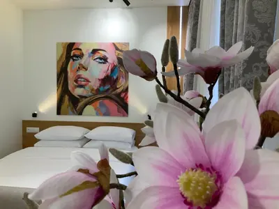 Łóżko lub łóżka w pokoju w obiekcie Apartment z kominkiem w sercu Wrocławia