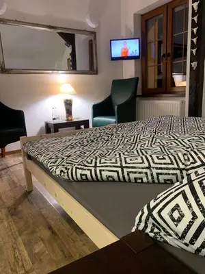 Telewizja i/lub zestaw kina domowego w obiekcie Pokoje gościnne Ścibórz