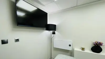 Telewizja i/lub zestaw kina domowego w obiekcie Domek Zielone Centrum