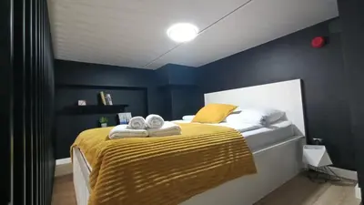 Łóżko lub łóżka w pokoju w obiekcie DROINVEST Apartament Zarembowicza WROCŁAW LOTNISKO AIRPORT - FV