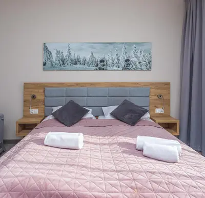 Łóżko lub łóżka w pokoju w obiekcie Aparthotel Apartamenty Czarna Góra 130
