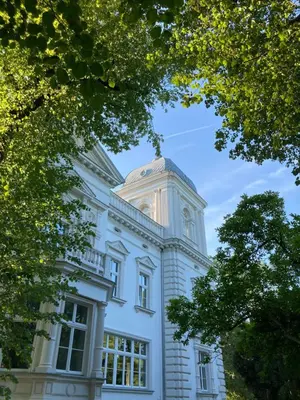Budynek, w którym mieści się aparthotel