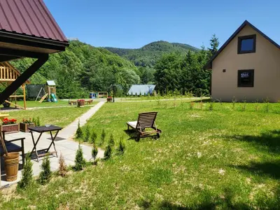 Widok na góry z tego domu wakacyjnego