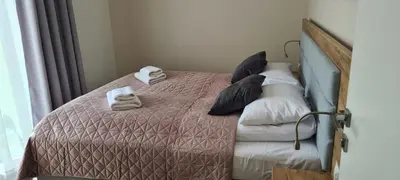 Łóżko lub łóżka w pokoju w obiekcie Aparthotel Apartamenty Czarna Góra 234