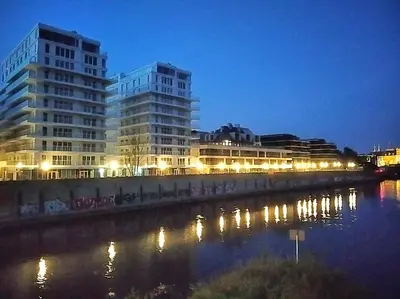 Widok na rzekę nieopodal tego apartamentu