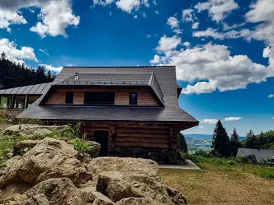 Budynek, w którym mieści się apartament