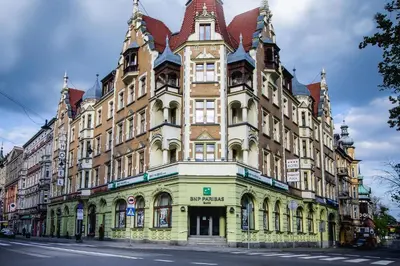Budynek, w którym mieści się hotel