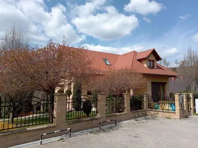 Budynek, w którym mieści się kwatera prywatna