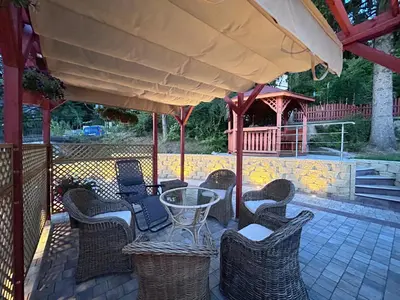 Patio lub wspólna przestrzeń na świeżym powietrzu w obiekcie Villa Adele