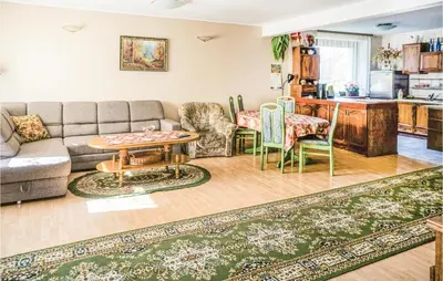 Część wypoczynkowa w obiekcie Nice Home In Szczedrzyk With Sauna