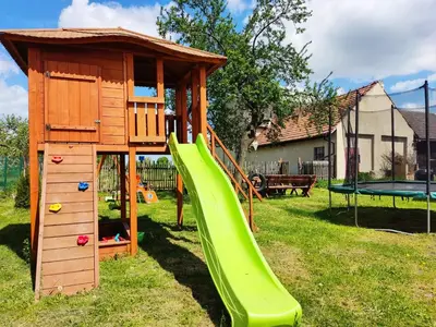 Plac zabaw dla dzieci w obiekcie Apartament GórnyŚląsk blisko jeziora - 120qm - 3 sypialnie z parkingiem i klimatyzacją - Flat UpperSilesia with Parking & air conditioning - Ferienwohnung OberSchlesien mit 3 Schlafzimmern inklusive Parkplatz und Klima - Nähe Badesee und Sandstrand