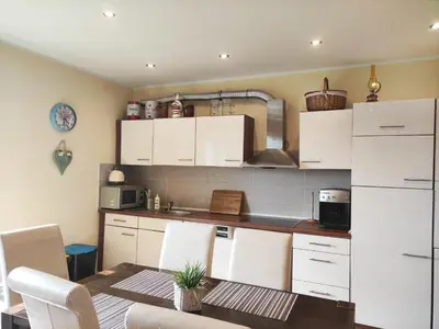 Kuchnia lub aneks kuchenny w obiekcie Apartament GórnyŚląsk blisko jeziora - 120qm - 3 sypialnie z parkingiem i klimatyzacją - Flat UpperSilesia with Parking & air conditioning - Ferienwohnung OberSchlesien mit 3 Schlafzimmern inklusive Parkplatz und Klima - Nähe Badesee und Sandstrand