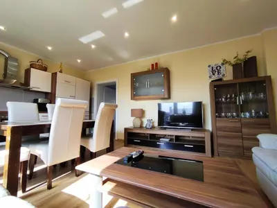 Telewizja i/lub zestaw kina domowego w obiekcie Apartament GórnyŚląsk blisko jeziora - 120qm - 3 sypialnie z parkingiem i klimatyzacją - Flat UpperSilesia with Parking & air conditioning - Ferienwohnung OberSchlesien mit 3 Schlafzimmern inklusive Parkplatz und Klima - Nähe Badesee und Sandstrand