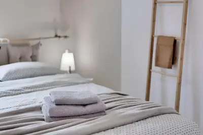 Łóżko lub łóżka w pokoju w obiekcie CZAS NA GÓRY Jedlina-Zdrój. Apartament na 5