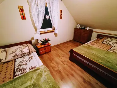 Łóżko lub łóżka w pokoju w obiekcie Domek pod Orzechem