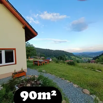 Widok na góry z tego domu wakacyjnego