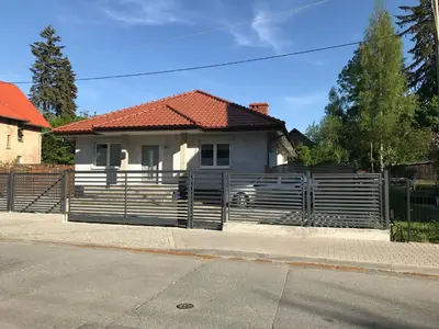 Budynek, w którym mieści się apartament