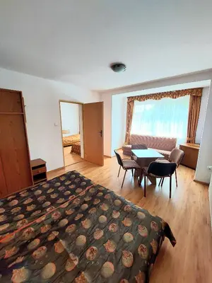 Łóżko lub łóżka w pokoju w obiekcie Marel-Apartments U SOWY- Park- Polanica Zdrój
