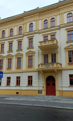 Budynek, w którym mieści się apartament