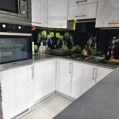 Kuchnia lub aneks kuchenny w obiekcie Black & White Komfortowe Apartamenty 2 km od Centrum