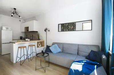 Kuchnia lub aneks kuchenny w obiekcie Komfortowy apartament z balkonem i parkingiem