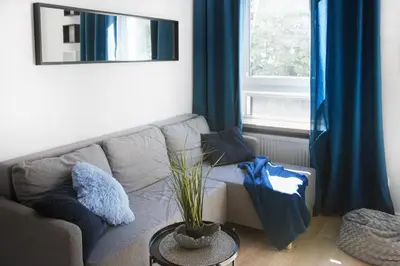 Część wypoczynkowa w obiekcie Komfortowy apartament z balkonem i parkingiem