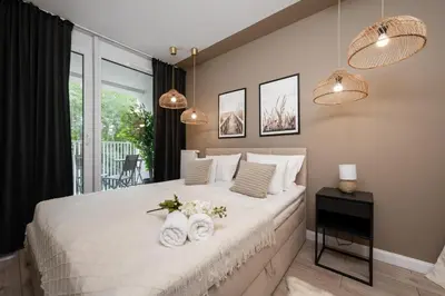 Łóżko lub łóżka w pokoju w obiekcie Apartment Wrocław Braniborska by Noclegi Renters