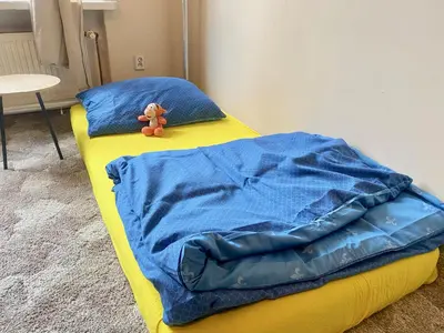 Łóżko lub łóżka w pokoju w obiekcie Apartament w centrum Wrocławia w kamienicy