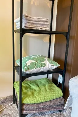 Łóżko lub łóżka piętrowe w pokoju w obiekcie Apartament w centrum Wrocławia w kamienicy