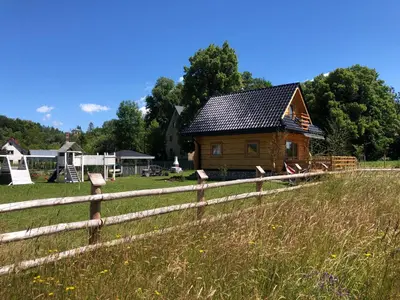 Przyroda w pobliżu tego domu w stylu alpejskim