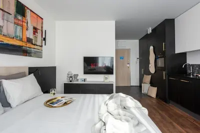 Łóżko lub łóżka w pokoju w obiekcie apartamenty-wroc Księcia Witolda by the River