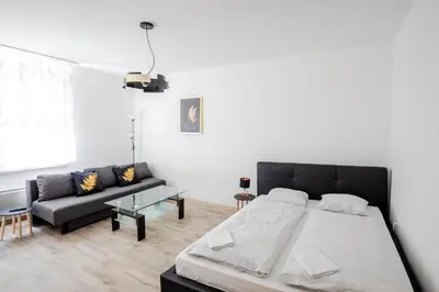Łóżko lub łóżka w pokoju w obiekcie Gold Vision Apartment