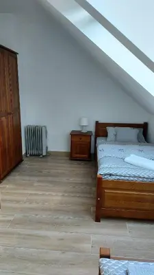 Łóżko lub łóżka w pokoju w obiekcie Domek nad potokiem