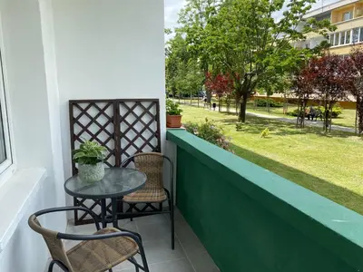 Ogród w obiekcie Nowoczesny Apartament w Dzierżoniowie - parter - balkon - pokój + sypialnia