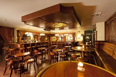 Restauracja lub miejsce do jedzenia w obiekcie Qubus Hotel Legnica