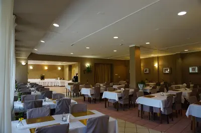 Restauracja lub miejsce do jedzenia w obiekcie Geovita Lądek Zdrój