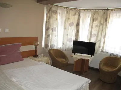 Telewizja i/lub zestaw kina domowego w obiekcie Hotel Pod Platanami