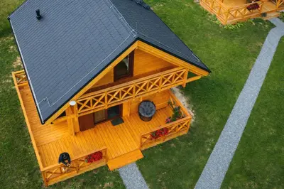 Budynek, w którym mieści się dom w stylu alpejskim