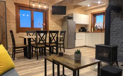 Kuchnia lub aneks kuchenny w obiekcie Domki pod Czarną Górą