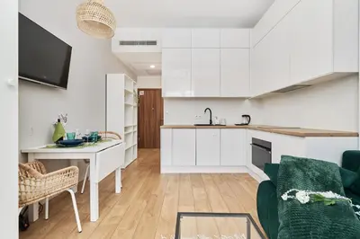 Kuchnia lub aneks kuchenny w obiekcie Apartment By the Oder River Wrocław by Noclegi Renters