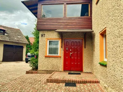Budynek, w którym mieści się apartament