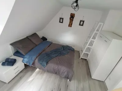 Łóżko lub łóżka w pokoju w obiekcie Apartament DWA DĘBY