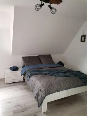 Łóżko lub łóżka w pokoju w obiekcie Apartament DWA DĘBY
