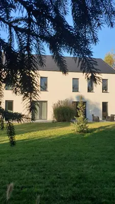 Ogród w obiekcie White Room Wrocław przy Wyspie Opatowickiej