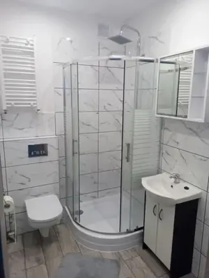 Łazienka w obiekcie Apartament Po schodkach