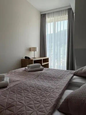 Łóżko lub łóżka w pokoju w obiekcie Aparthotel Apartamenty Czarna Góra 410