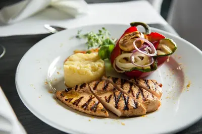 Jedzenie w hotelu lub w pobliżu