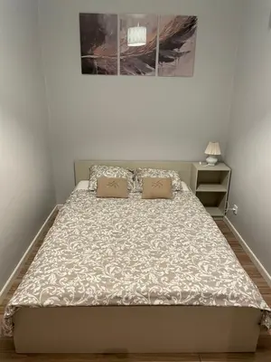 Łóżko lub łóżka w pokoju w obiekcie Uroczy apartament w kurorcie