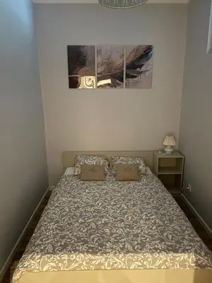 Łóżko lub łóżka w pokoju w obiekcie Uroczy apartament w kurorcie
