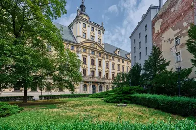 Ogród w obiekcie Heart of Wroclaw Uniwersytecka by Noclegi Renters